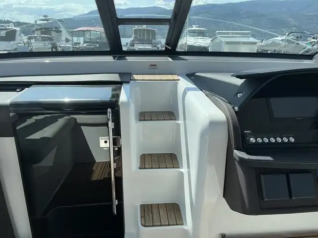 2016 Cobalt Boats A40 in Powerboats & Motorboats in Saskatoon - Image 14