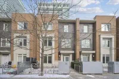 Price: $799,000/ $3,031/mo Location is everything, and this home delivers! Situated right next to Sq...