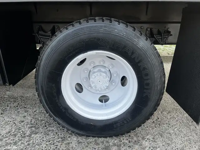 2011 Ford F750 18 Foot Cummins Manual Flatdeck in Heavy Trucks in Winnipeg - Image 50