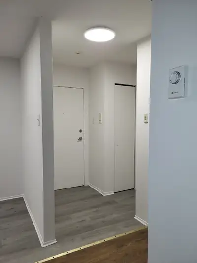 Promotion 1000,00$ 1 Mois ** Beau et grand 4 1/2 avec entrée laveuse sécheuse - 1300,00$ ** Beau et...