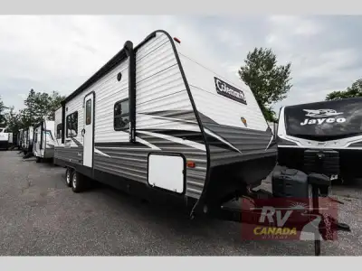 Please Call Us At 613.851.7326 with any questions? Dutchmen Coleman Lantern Series toy hauler 251TQ...