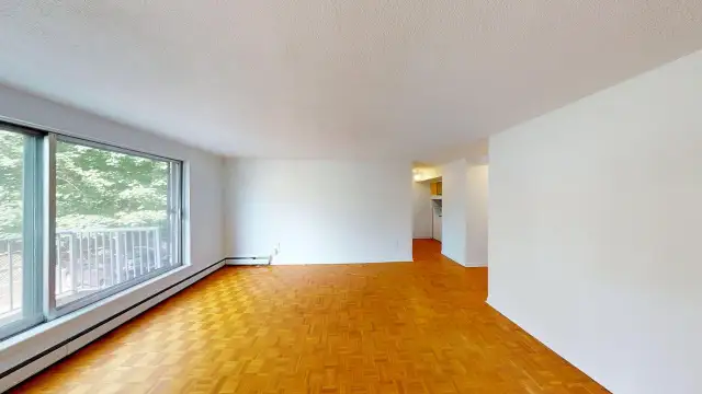 BRIGHT ONE BEDROOM WITH BALCONY STEPS TO DAL, SMU & DOWNTOWN!!!63008313931011121