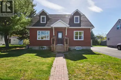 Welcome to this inviting 3-bedroom, 2-bathroom detached home, featuring a classic centre-hall floor...