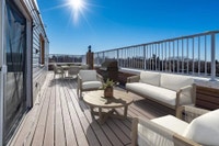 Amenities: Waterfront Views • Elevators • Large Windows Suite & Building: Spacious bachelor, one-bed... (image 2)