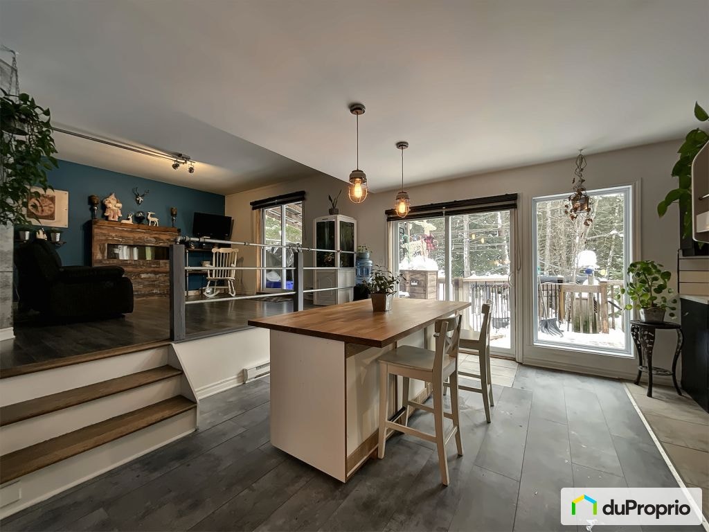 $489,900 - Split Level for sale in St-Hippolyte — photo 1