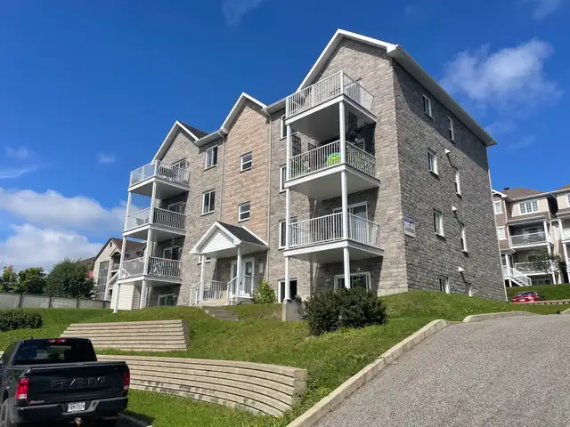 Superbe grand 4 1/2 Charlesbourg, Rez de chaussé, Libre