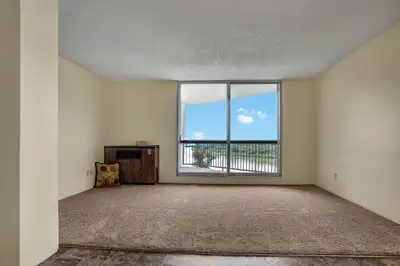 2 Bedroom at 33 River Street - First & Last Month Rent Free!