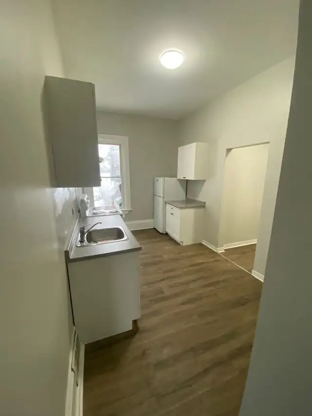 Unit 3 | 1 Bedroom, 1 Bathroom, 1 bed/1.00 bathroom apartment fo in Long Term Rentals in Renfrew - Image 5