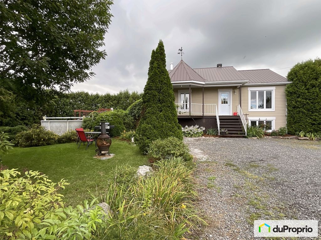 $775,000 - Acreage / Hobby Farm / Ranch in St-Pie-De-Guire — photo 2