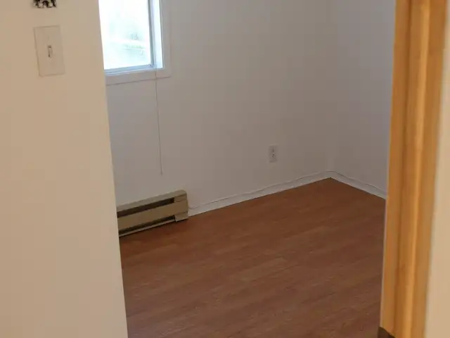 5 1/2  Sur Côte Rosemont Disponible Immediatement in Long Term Rentals in Trois-Rivières - Image 8