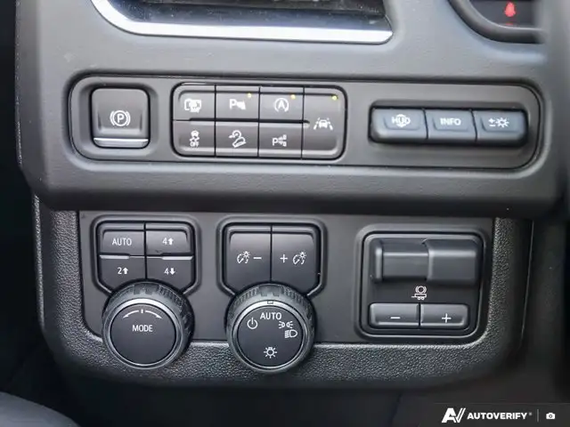 2024 Chevrolet Suburban High Country | HUD | Wireless Carplay in Cars & Trucks in London - Image 35