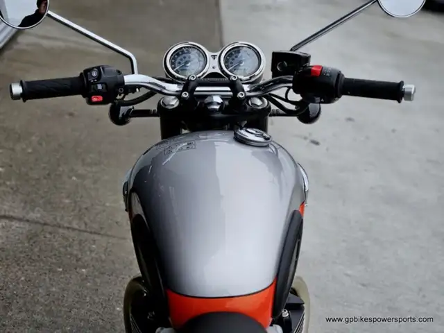 2025 Triumph Bonneville T100 in Street, Cruisers & Choppers in Oshawa / Durham Region - Image 8