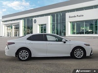 Drive with confidence and impressive efficiency in this 2021 Toyota Camry SE, a dependable 4-door se... (image 5)