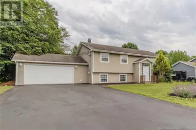 Welcome to 20 Bonanza Drive A Bright & Spacious Home in the Heart of Quispamsis This well-maintained...