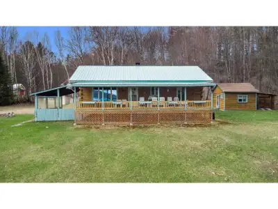 Beautiful 1,054 sq. ft. four-season cottage located in Cayamant with breathtaking water views and ac...