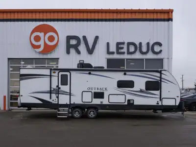 The 2018 Open Range 2802BH-UL by Highland Ridge is a lightweight, family-friendly bunkhouse travel t...