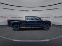 // ACCIDENT FREE!! // Take on the road with confidence in this 2022 Chevrolet Silverado 1500 LT Trai... (image 8)