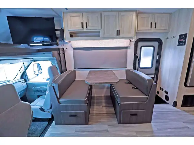 2024 Forest River Sunseeker 3250 2 extension 2024 + lit superpos in RVs & Motorhomes in Laval / North Shore - Image 9