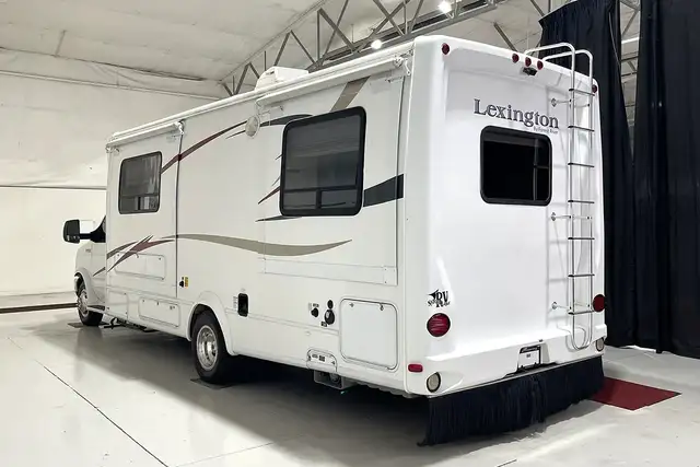 2015 Forest River Lexington 265DS – Pre-Owned Class B+ Motorhome in RVs & Motorhomes in Red Deer - Image 7