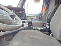 Ryder Stock ID: 282990 Transmission Type/Speed: AUTO 12 Engine: DIESEL DD15 GHG'17 505/1625 Horse Po... (image 8)