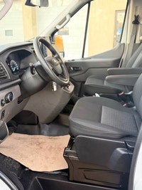 **CARS TRUCKS SUV 4X4 VAN AWD EDMONTON FINANCING AVAILABLE EASY FINANCING ** 2022 FORD T-350 15 PASS... (image 8)