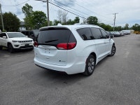"• Power_Steering • Power_Brakes • Power_Windows • Power_Seat • Power_Mirrors • Power_Locks • Power_... (image 4)