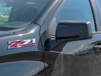 Powerful Gas V8 5.3L engine - Advanced Lane Departure Warning - 4x4 drivetrain for superior traction... (image 3)