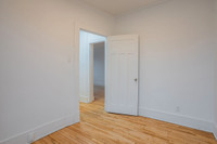 PROMOTION 1 MONTH FREE !!! Discover a spacious and fully renovated 4,5 , located in Côte-des-Neiges,... (image 4)