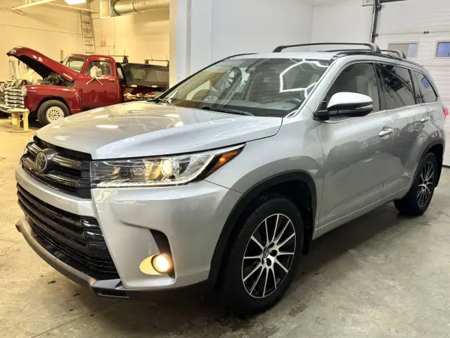 2017 Toyota Highlander XSE, AWD, Captain Seats, No Accident in Cars & Trucks in Edmonton - Image 3