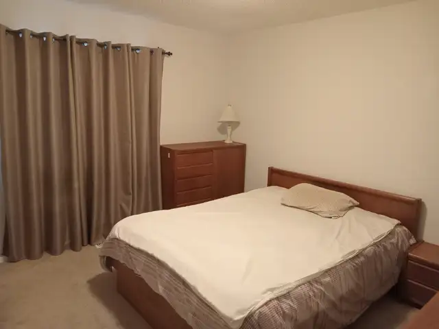 Private bedroom in Brampton Townhome for rent