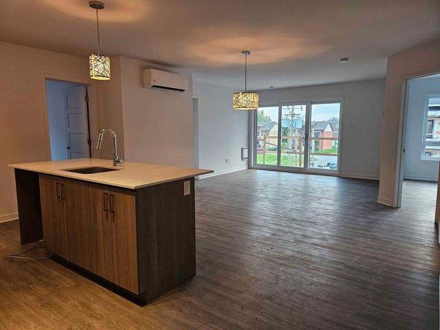 3 CH - 2 SDB - Laval - $2,250 /mo dans Locations longue durée  à Laval/Rive Nord