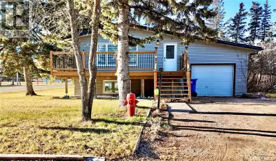 Welcome to 103 Cottonwood Crescent, a home that blends a touch of its duplex past with all the warmt...