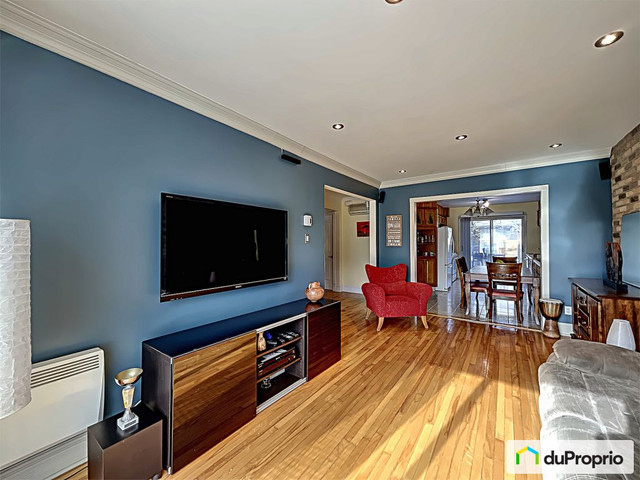 $925,000 - Triplex for sale in Anjou dans Maisons à vendre  à Laval/Rive Nord - Image 2
