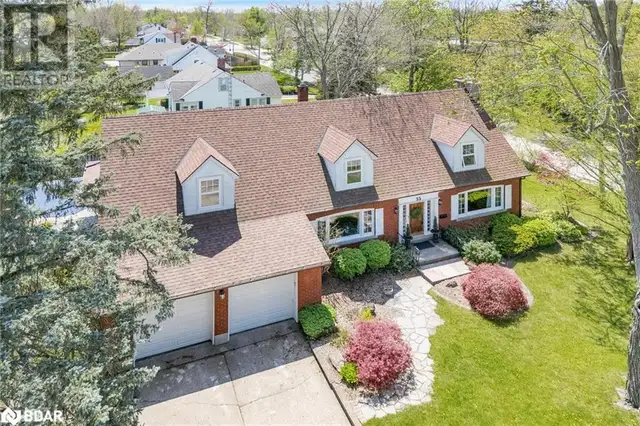55 PARKWAY Welland, Ontario in Houses for Sale in St. Catharines - Image 2