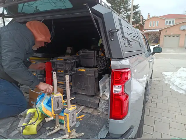 Pickup truck Cap 2019-2025 Chevy Silverado/GMC Sierra 1500 5’8″ in Auto Body Parts in Mississauga / Peel Region - Image 6