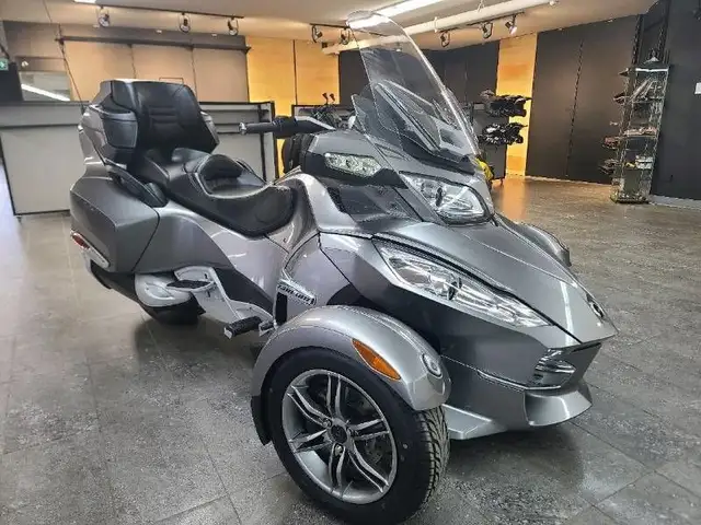 2012 Can-Am SPYDER RT-S SE5 MAGNESIUM in Sport Touring in Lanaudière - Image 2