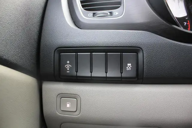 2019 KIA Sedona LX+ FWD for sale in Cars & Trucks in Comox / Courtenay / Cumberland - Image 20