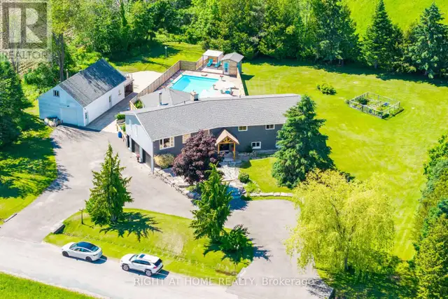 560 CONCESSION ROAD 15 W Tiny, Ontario in Houses for Sale in Barrie - Image 2