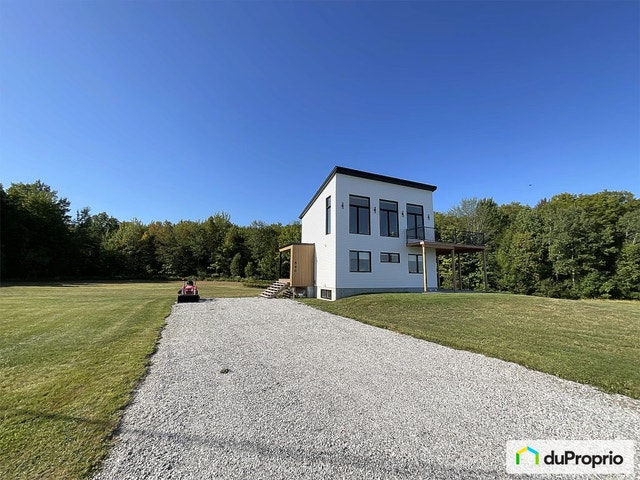 $449,000 - 2 Storey for sale in St-Romain — photo 2