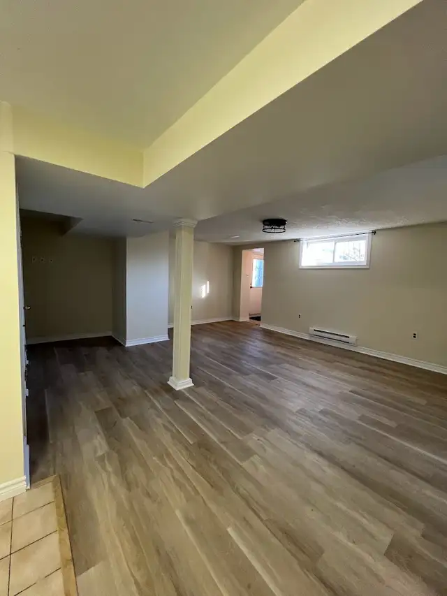 1 bedroom walkout basement for rent in Bradford in Long Term Rentals in Markham / York Region - Image 9