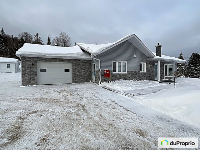 $367,500 - Bungalow for sale in Rivière-Éternité — photo 1