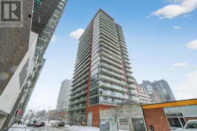 Exceptional value ! Spacious open concept style unit in heart of the market. Features: exposed concr...