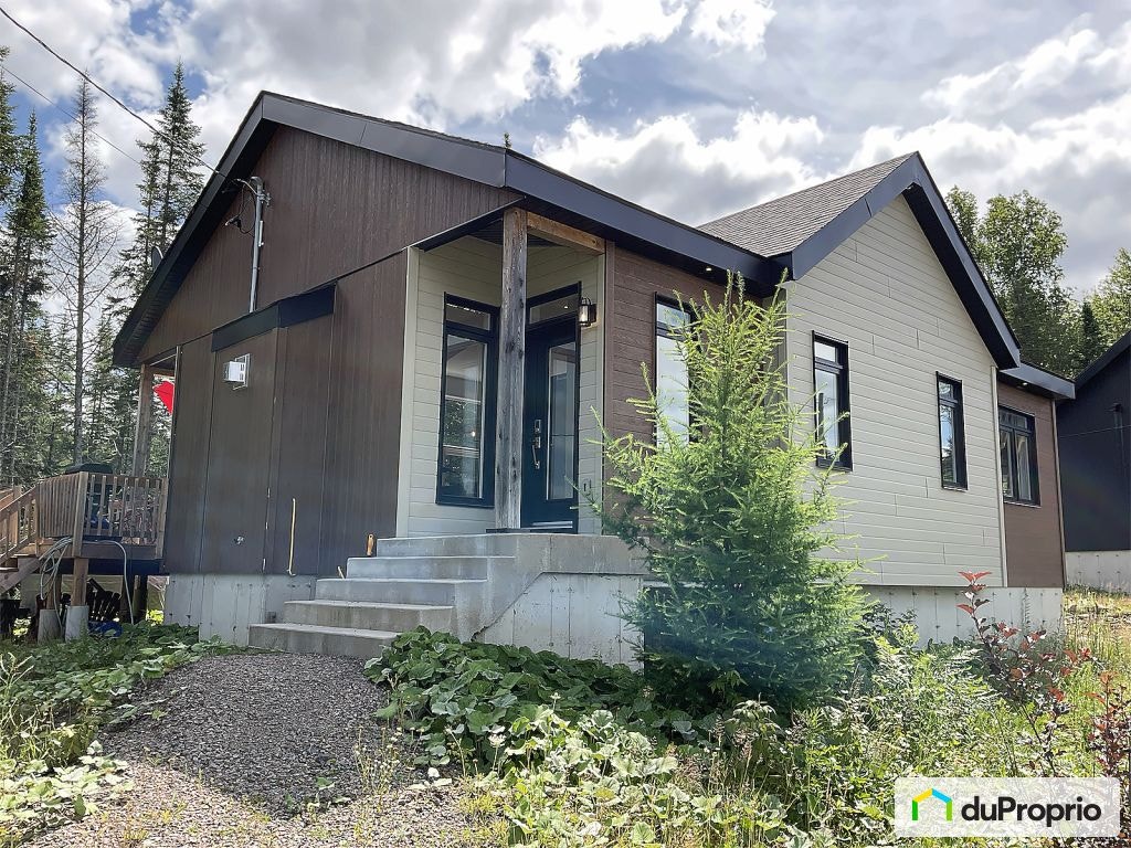 $622,000 - Bungalow for sale in Ste-Lucie-Des-Laurentides — photo 1