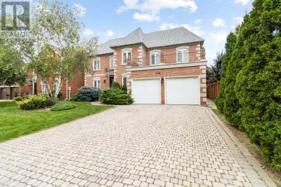Stunning sun-filled home on a spacious lot in Weston Downs, approximately 3,750 sq ft. Features a gr...