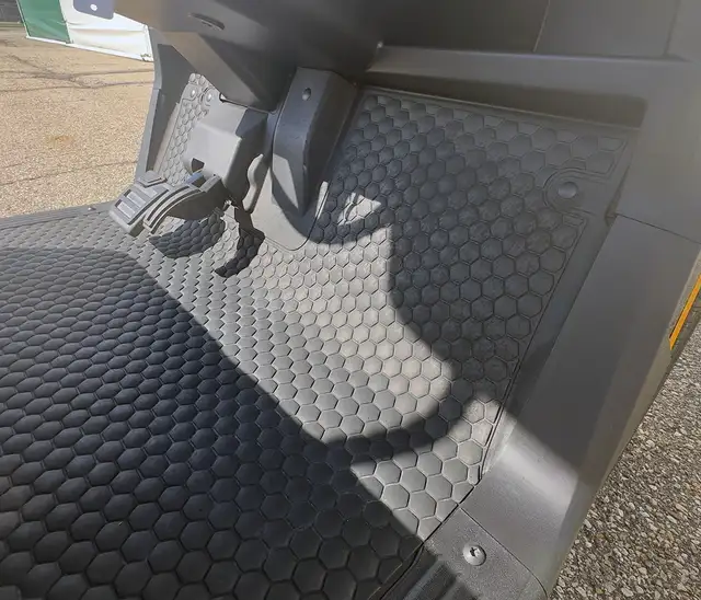 2026 E-Z-GO RXV 2 Valor S EX1-Black golf cart in ATVs in Vernon - Image 21