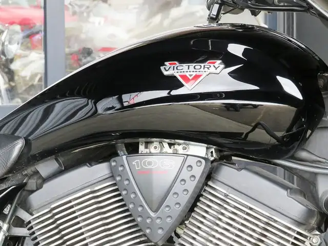 2014 Victory Motorcycles Cross Country 8-Ball Gloss Black in Street, Cruisers & Choppers in Cambridge - Image 16