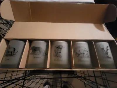 BRAND NEW BOX OF 5 WHISKEY TUMBLERS THE BIG 5 VITRIA GLASS PRODUCTS AFRICA SERIES / $40.00
