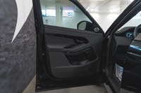 Land Rover Range Rover Evoque P250 S 2024: - Extérieur métallisé noir SANTORINI et intérieur en cuir... (image 9)