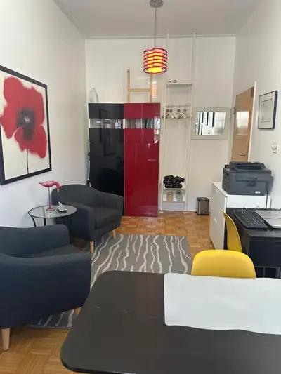 Centre de consultation en santé Locaux à louer au 350 Boul St-Jo, View more