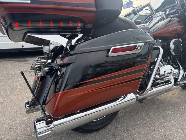 2015 Harley-Davidson CVO Road Glide ~ SUPER CLEAN ~ 110CI ~ ROAD in Sport Touring in City of Toronto - Image 12